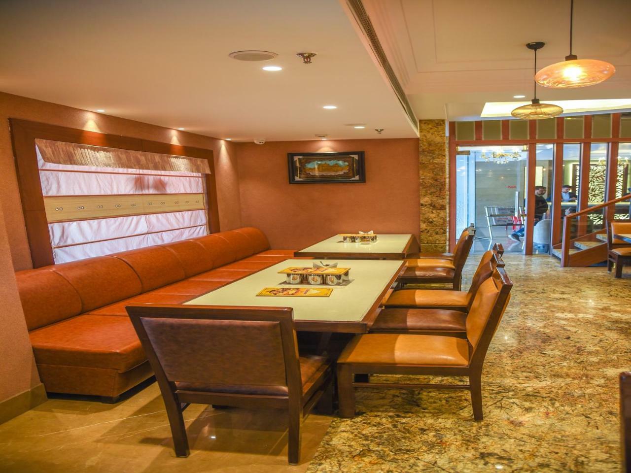 Bharawan Clarks Inn Express Amritsar Exterior foto